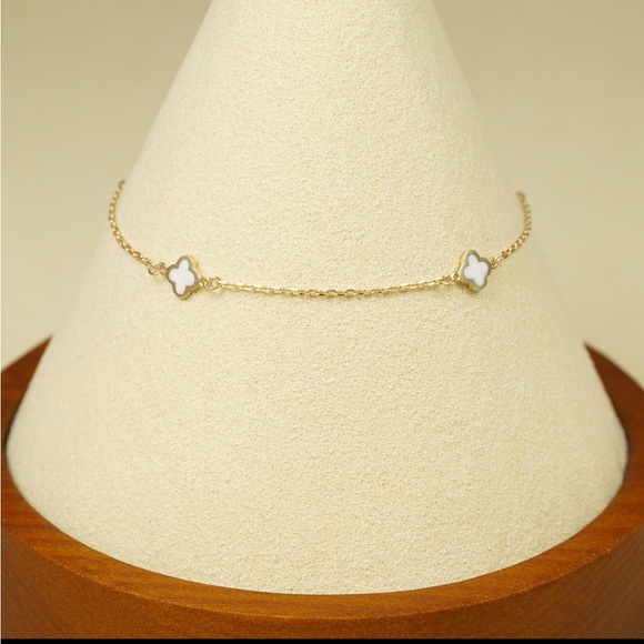 Jewelry - 10k solid Gold Clover Bracelet
